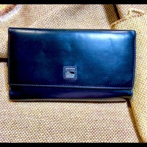 EUC Dooney & Bourke Billfold Wallet